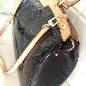 Louis Vuitton Authentic Vernis Alma GM Satchel in Bordeaux with Vachetta Trim